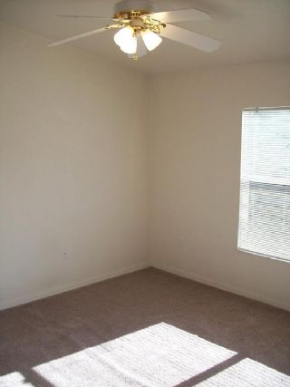 Building Photo - 4415 SW 34th St