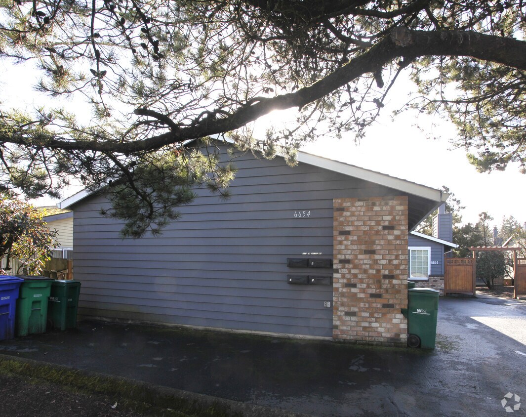 6654 SW Capitol Hwy, Portland, OR 97219 Apartments in Portland, OR