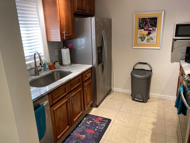 Kitchen - 5568 Matanzas Dr
