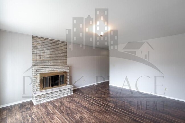 Building Photo - 3411 N Richardt Ave