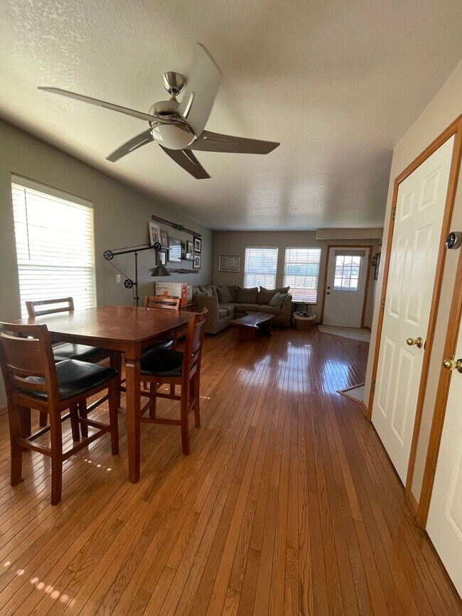 Building Photo - 3031 W. ELIZABETH UNIT A