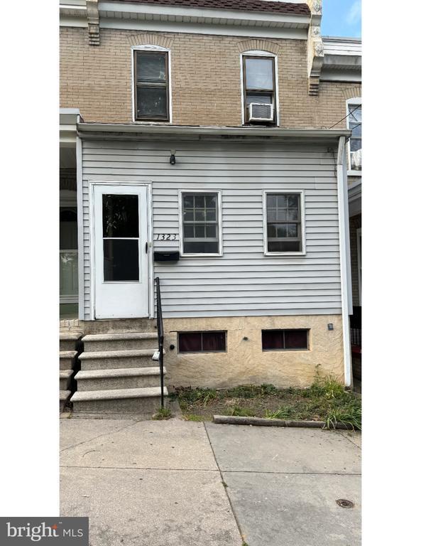 Building Photo - 1323 Maple St