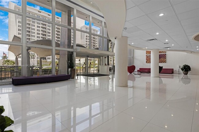 Foto del edificio - 5701 Collins Ave