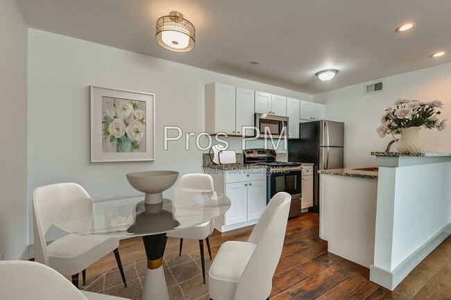 Building Photo - 4633 Fairmount St