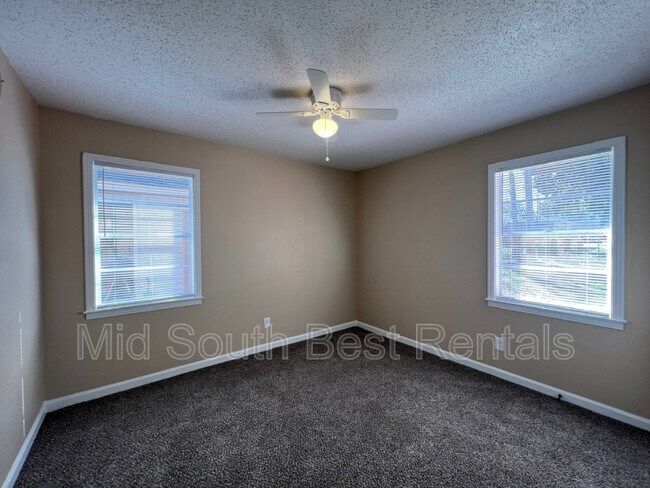 Foto del edificio - 553 Leavert Ave