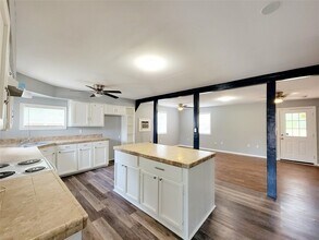 Building Photo - 15590 Magnolia Park