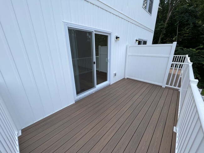 Building Photo - 540 NY-9P