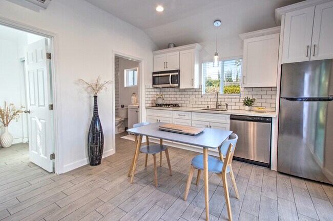 Foto del edificio - 5838 Beckford Ave