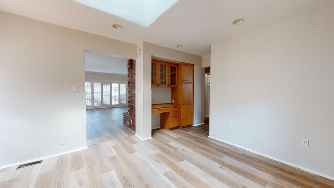 Building Photo - 713 I Ave