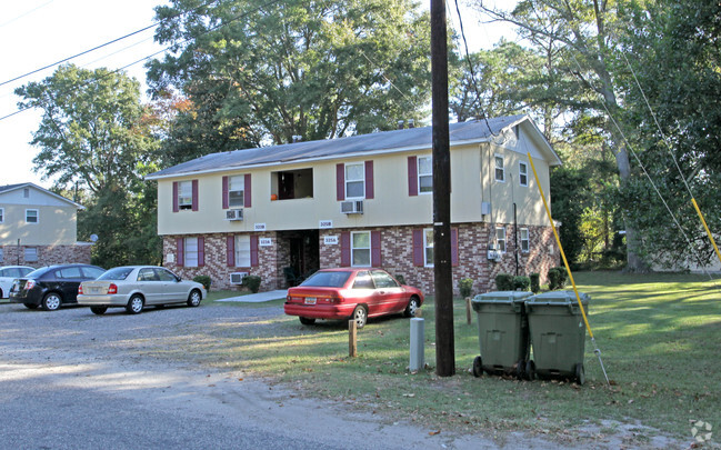 Building Photo - Cedar Pines Apartments