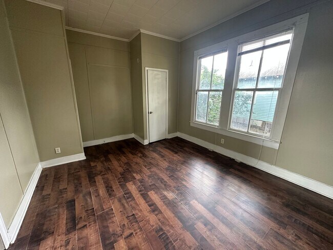 Foto del edificio - 3 bedroom, 1 bathroom Home NOW AVAILABLE!