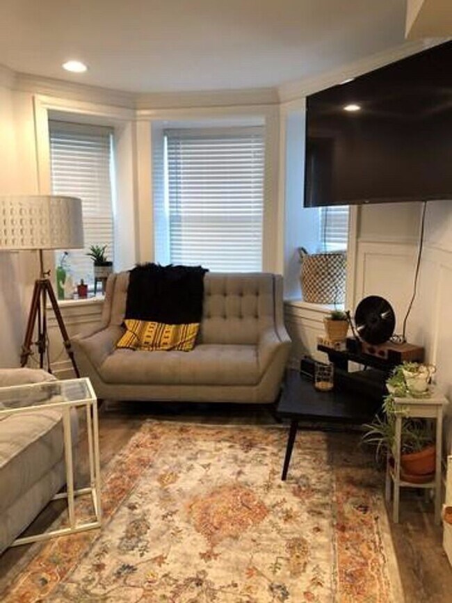 Foto del edificio - 1719 N Maplewood Ave