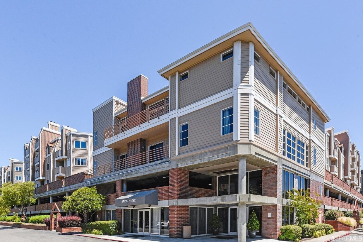 Foto principal - 6400 Christie Ave