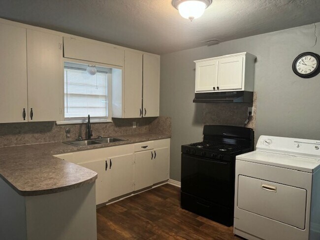 Foto del edificio - 1105 N White Oak Rd