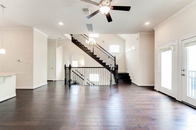 Building Photo - 2710 Shadybrook Meadow Dr