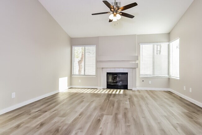Foto del edificio - 4804 Crimson Glory Ln