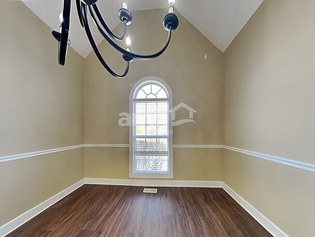 Building Photo - 1802 Potters Court