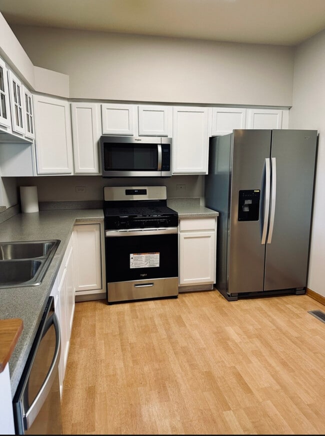 Foto del edificio - 709 Blossom Ct