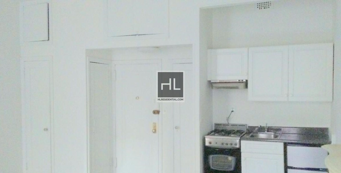 Building Photo - Large One Bedroom a block from Central Park
