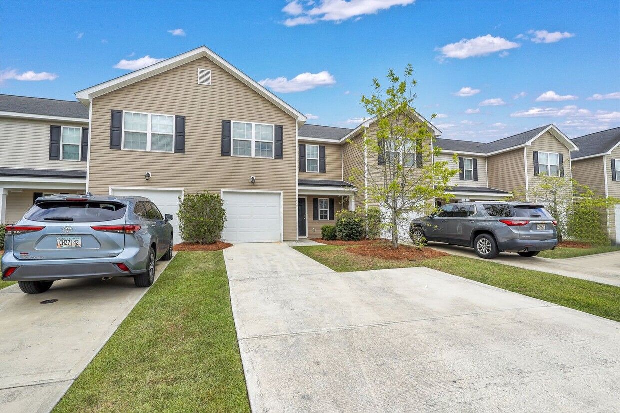 Foto principal - Savannah Highlands Townhome Available