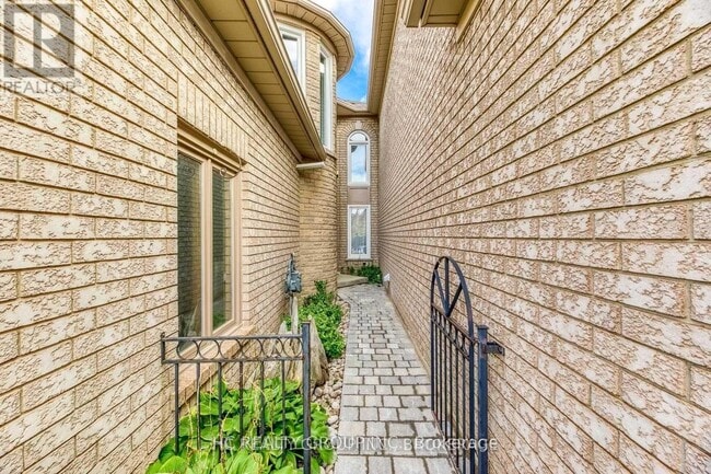 Building Photo - 2233 Rockingham Dr