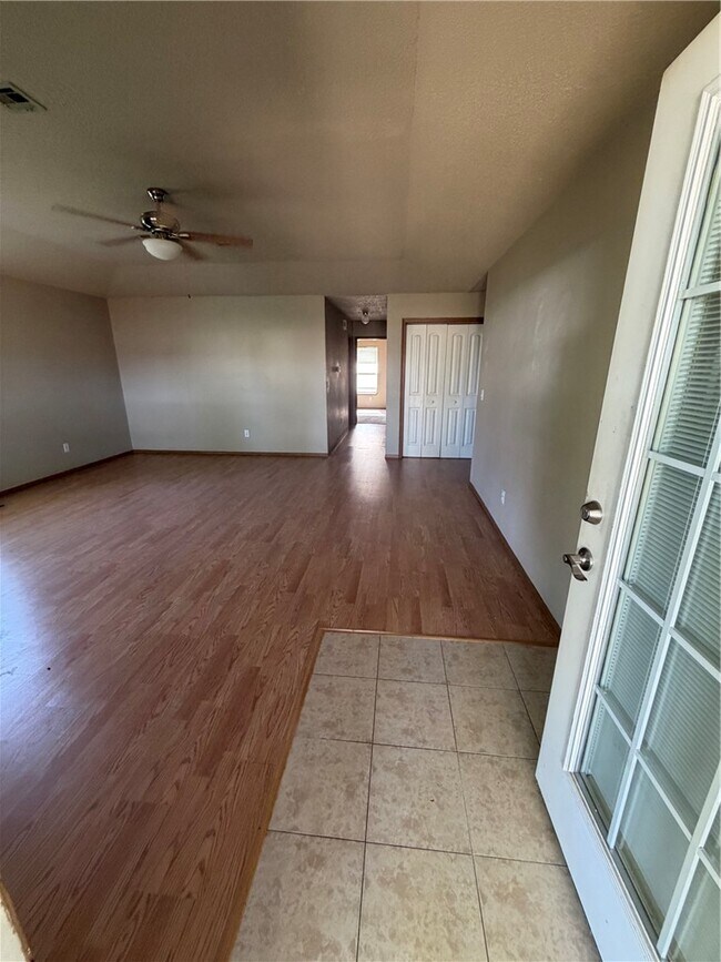 Foto del edificio - 2105 Oakwood Ave