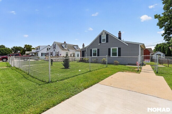 Foto del edificio - 8217 Cornwall Rd