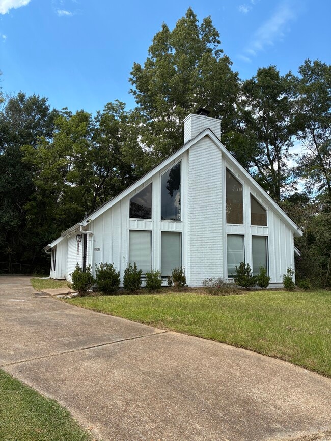 Building Photo - 3829 Northview Dr