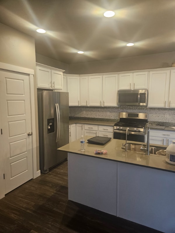 Building Photo - 1044 W Osprey Dr