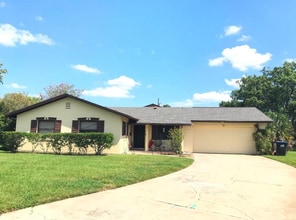 Building Photo - 950 Hedgewood Ct