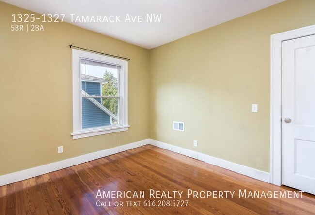 Foto del edificio - 1325-1327 Tamarack Ave NW