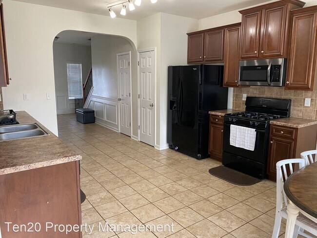 Building Photo - 4 br, 2.5 bath House - 701 Williams Ave