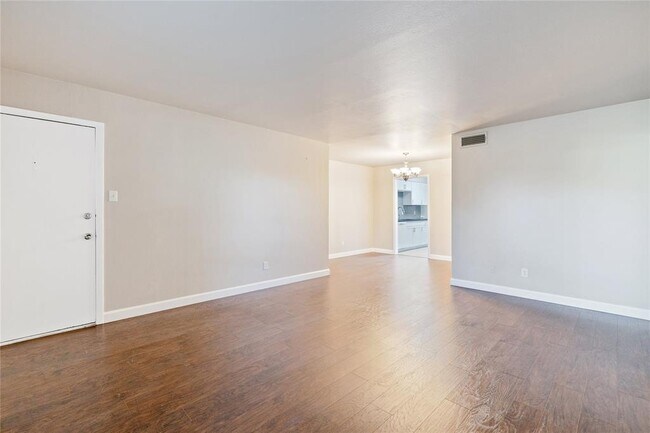 Building Photo - 4010 Ridglea Country Club Dr