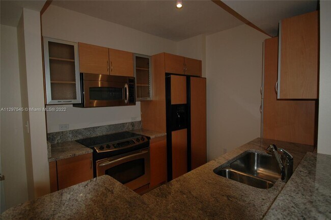 Building Photo - 2775 NE 187th St