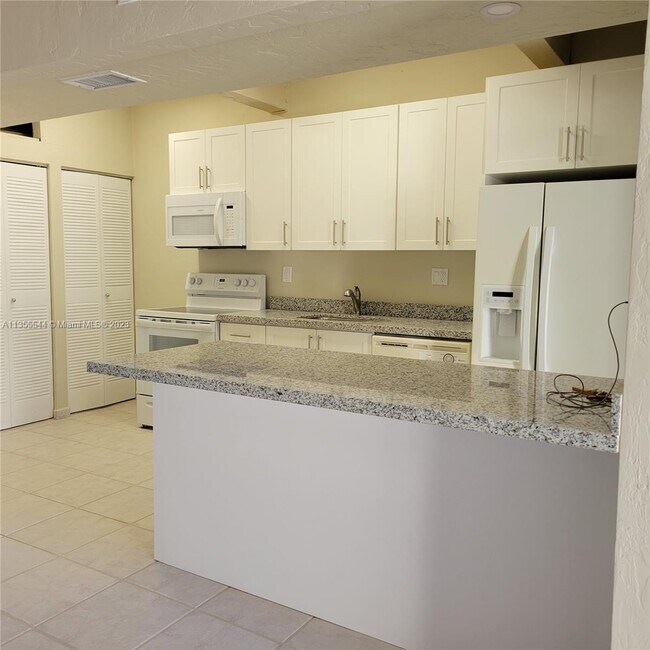 Building Photo - 7601 SW 105th Ave