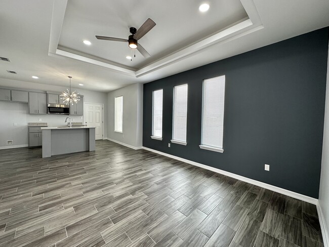 Foto del edificio - 3924 Las Vistas Ln