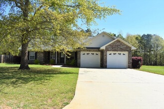 Building Photo - 2470 Navigator Cir