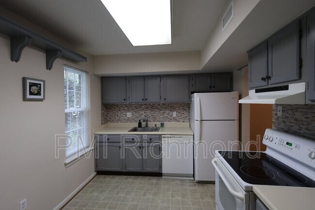Foto del edificio - 1626 Heritage Hill Dr