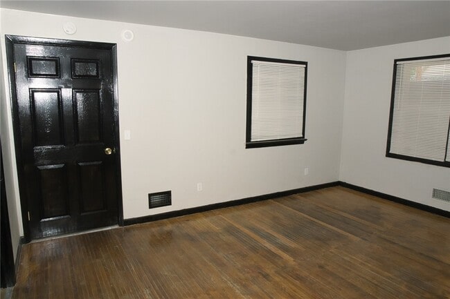 Foto del edificio - 463 Remington St