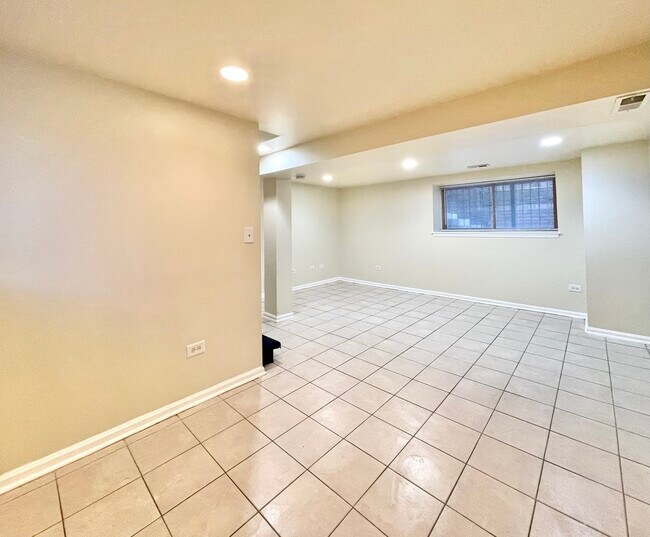 Foto del edificio - 4831 N Sawyer Ave