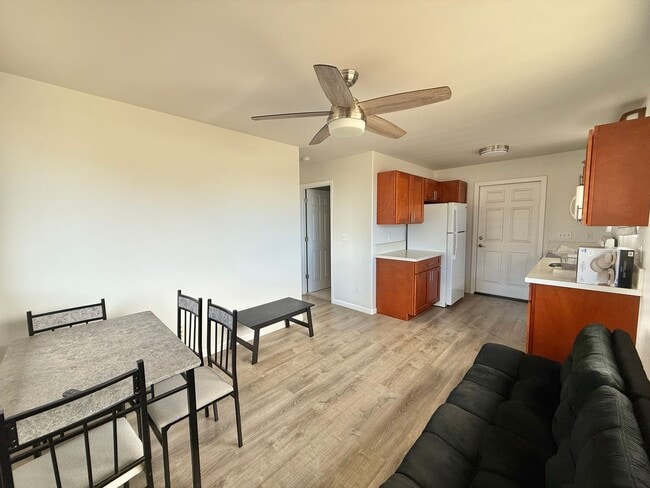 Building Photo - Partially Furnished &Renovated 2 Bedroom /...
