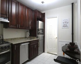 Building Photo - 211 E 88th St