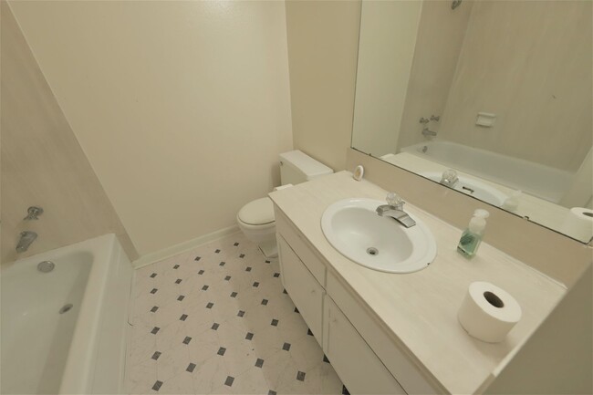 Foto del edificio - 3 Bed 1.5 Bath Home