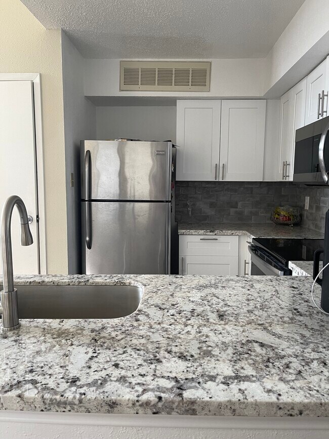 Foto del edificio - 10855 Meadowglen Ln