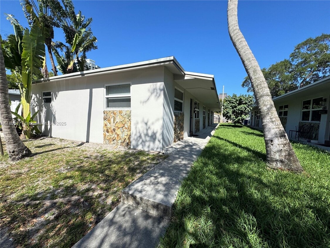 Primary Photo - 606 SW 5th Ave