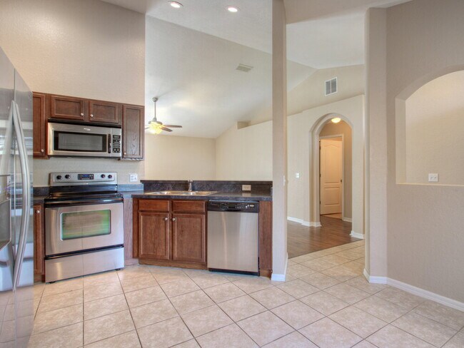 Building Photo - 8364 Greystone Dr