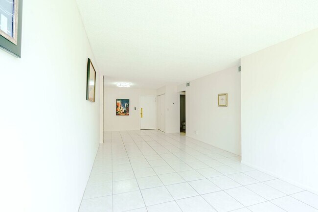 Foto del edificio - 801 Three Islands Boulevard
