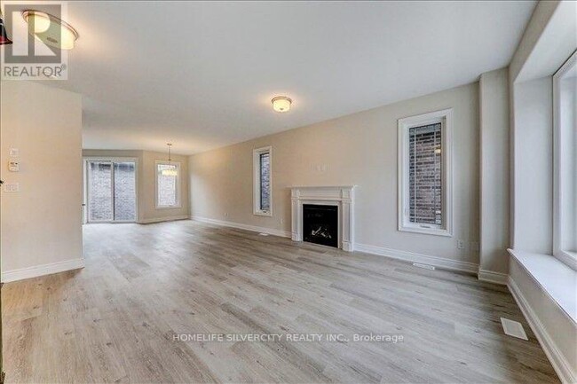 Building Photo - 9 Drummond St