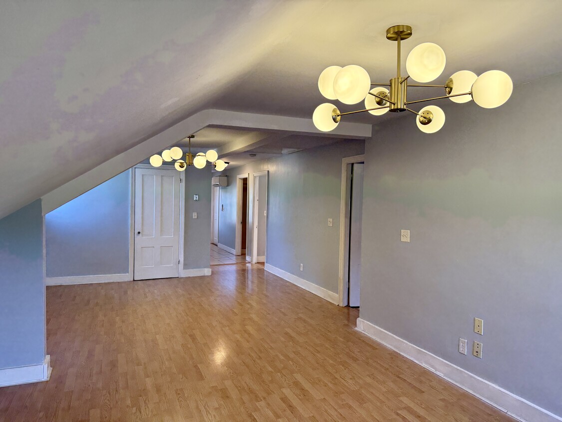 Primary Photo - 203 Howell St