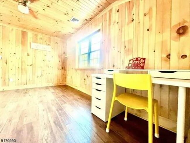 Foto del edificio - 487 Walker Ave